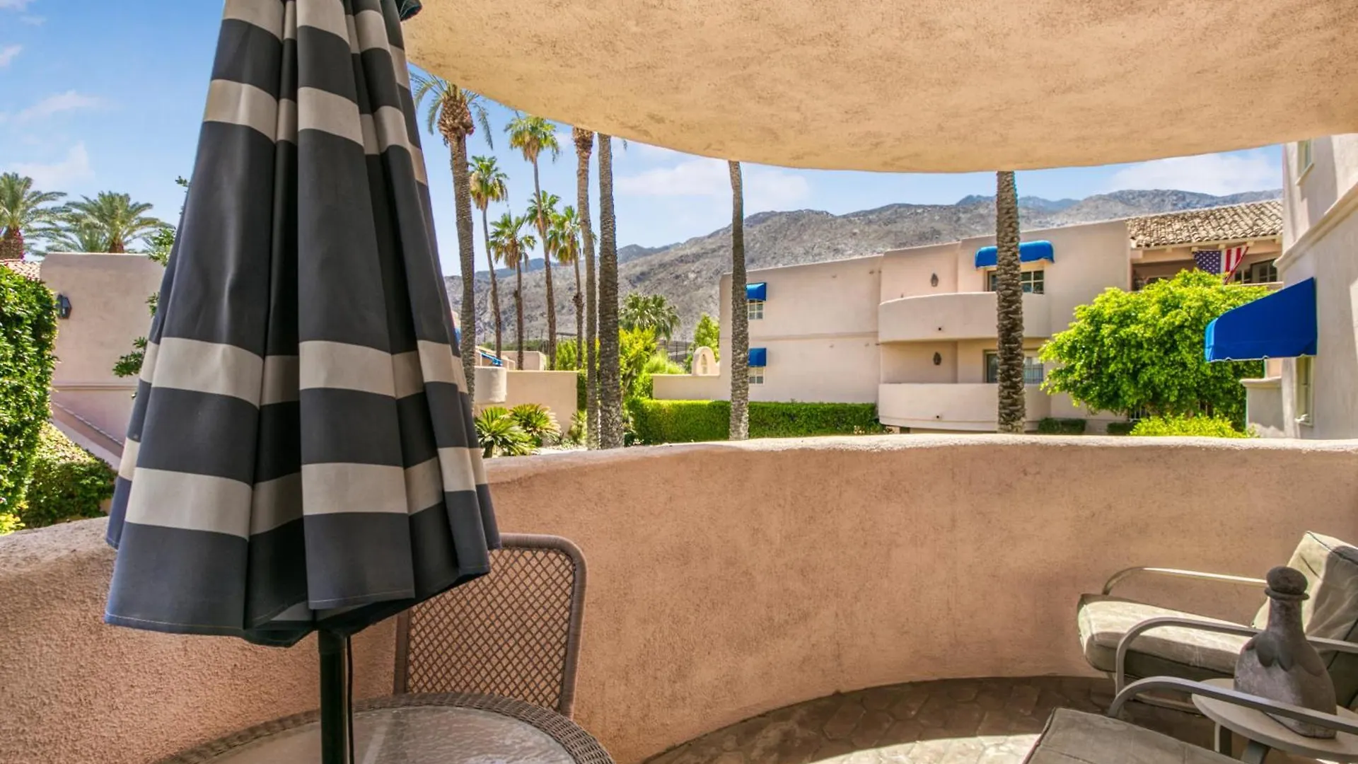 Deauville Comfort In Downtown Ps Palm Springs Holiday home
